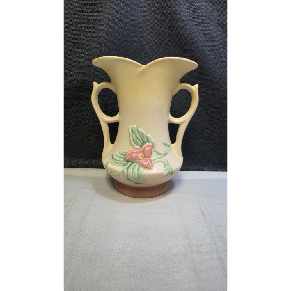VINTAGE Hull Art Pottery Wildflower Vase USA W-6-7 1/2"